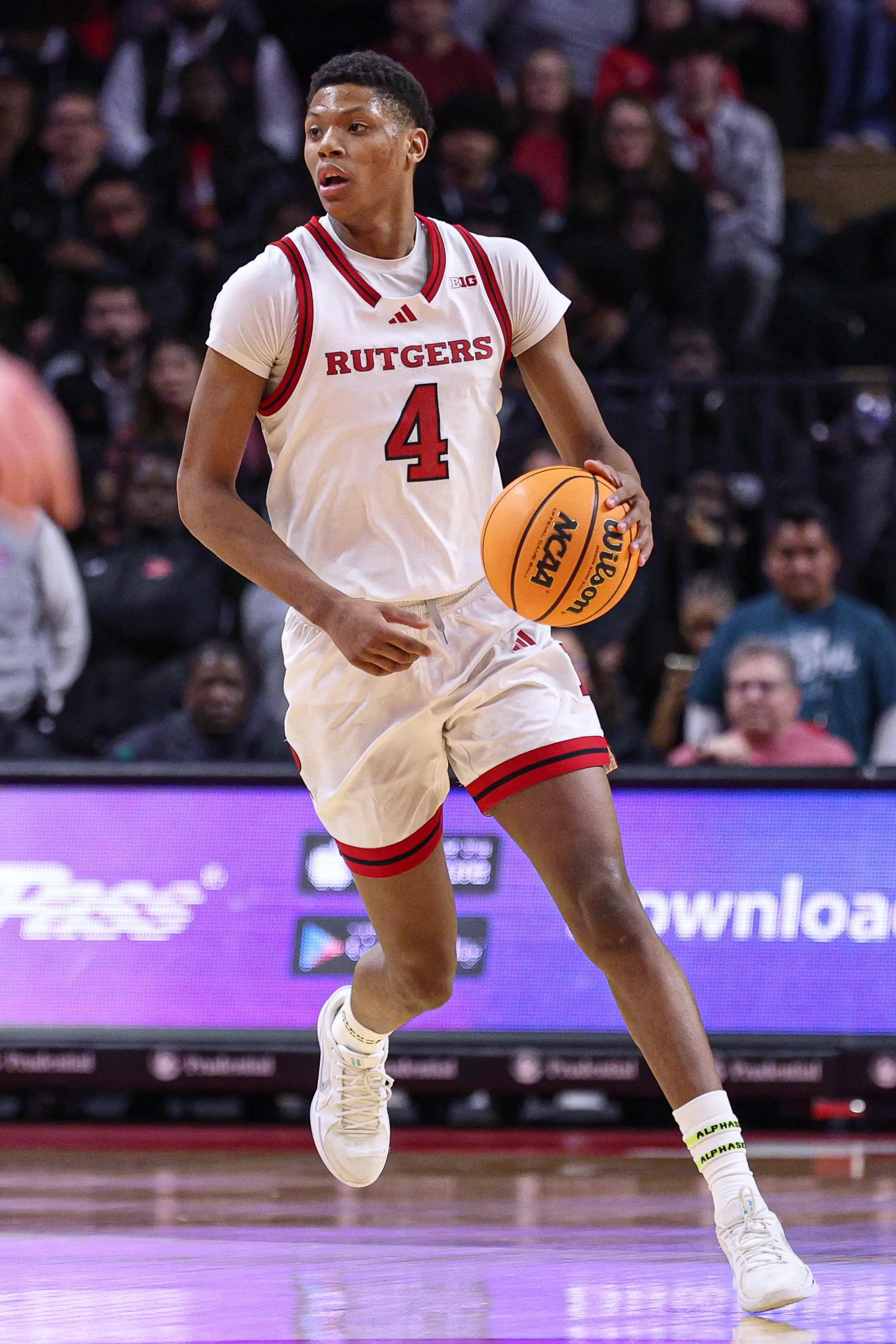 包含NBA季后赛赛程吃紧，犹他爵士今晚复出首秀，震撼外界，训练强度明显提升的词条