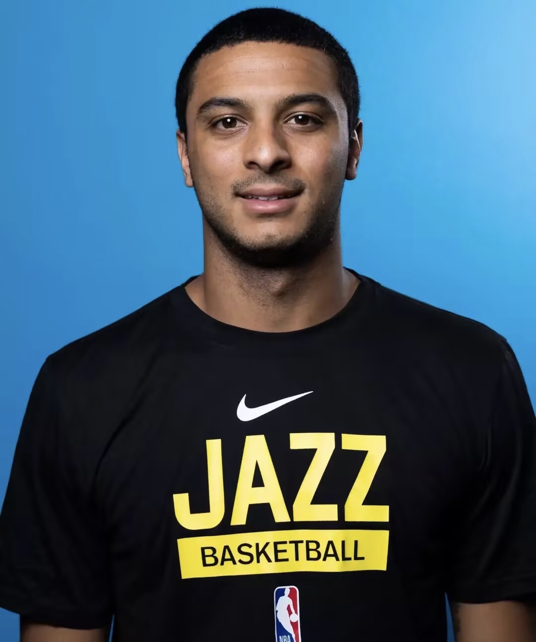 里程碑夜犹他爵士官宣签约；NBA常规赛转会期刷纪录；更衣室稳定；球队文化再被提及的简单介绍