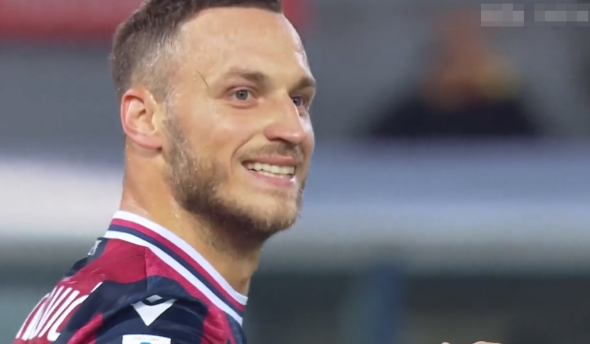 包含犹他爵士训练开放日，赛后单刀错失引欢呼，中超在即，身体对抗强度拉满的词条