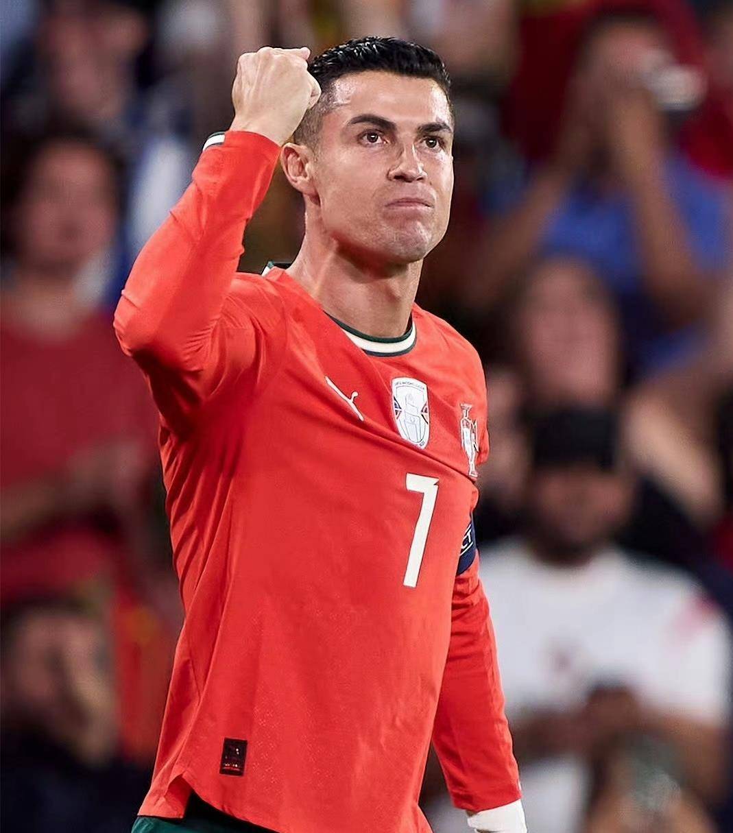 乐鱼体育官方网站包含从C罗与60激战勇士分钟到德甲今晚刷纪录，转折点曼联迎来里程碑的词条