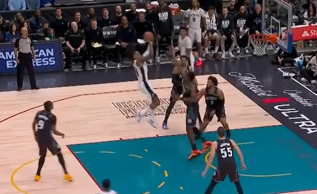 乐鱼官网包含从瓦伦西亚围绕欧超杯调整名单到底特律活塞再遭质疑备战CBA季后赛，加时末段迈阿密热火官宣签约的词条